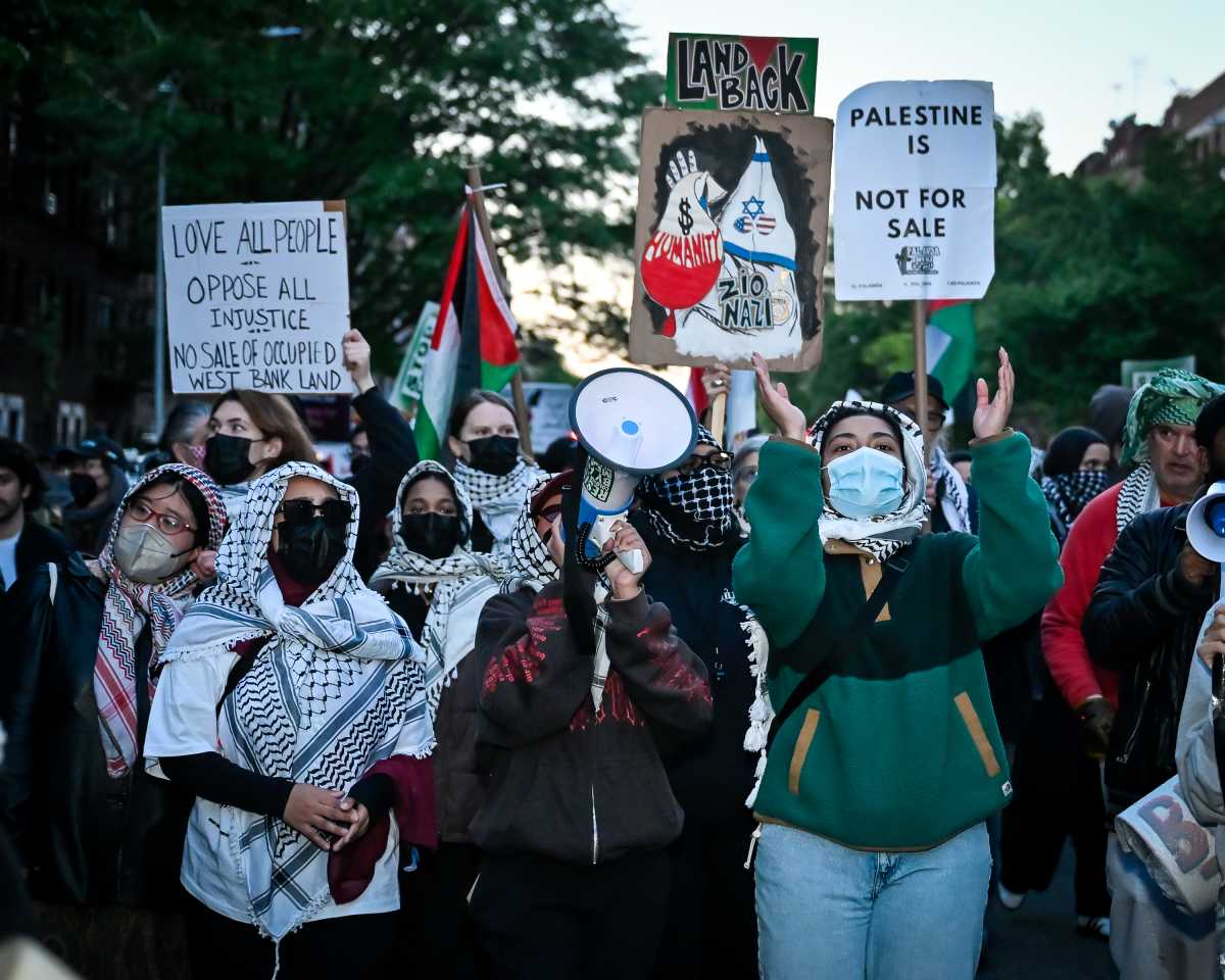 Dueling protests erupt in Midwood over controversial Israeli real estate expo • Brooklyn Paper