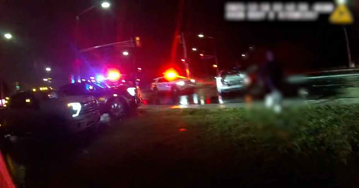 Video shows tow trucks crashing into Mississauga collision scene