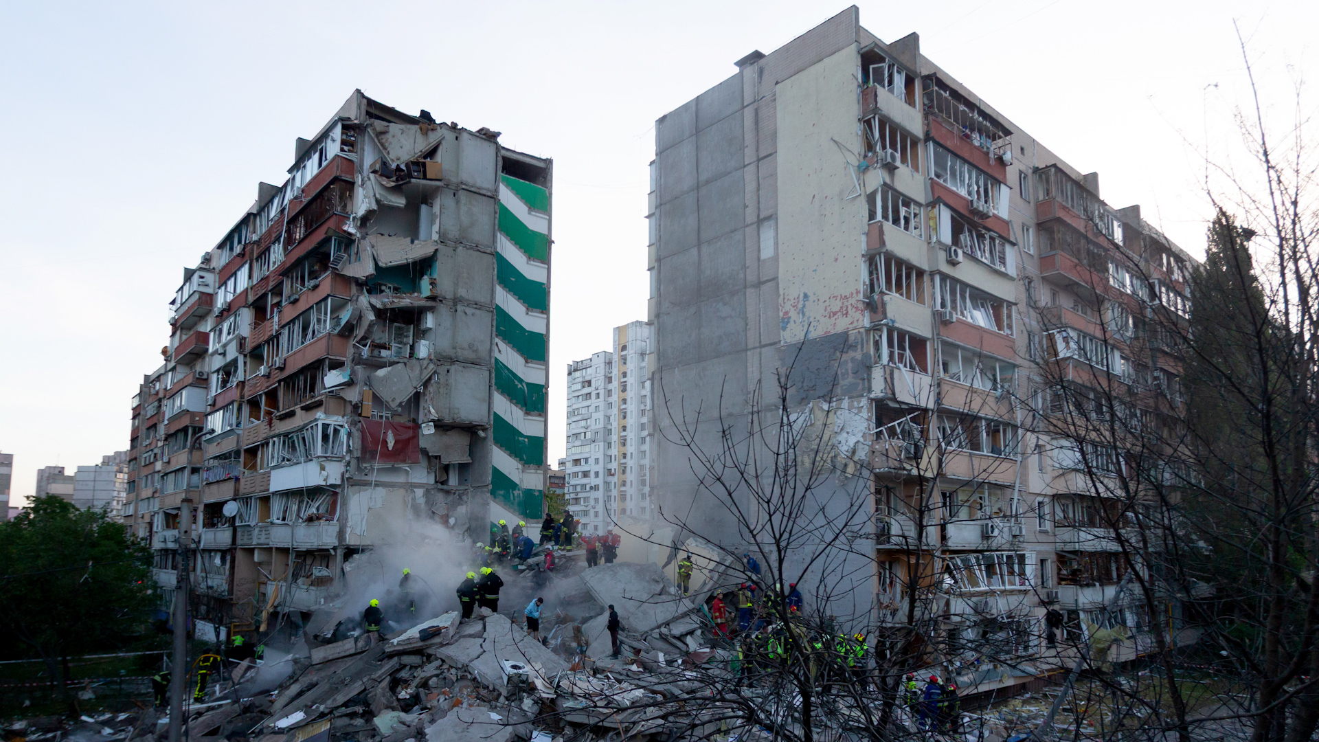 Click to play video: 'Russia launches largest sustained attack of the war on Ukraine'