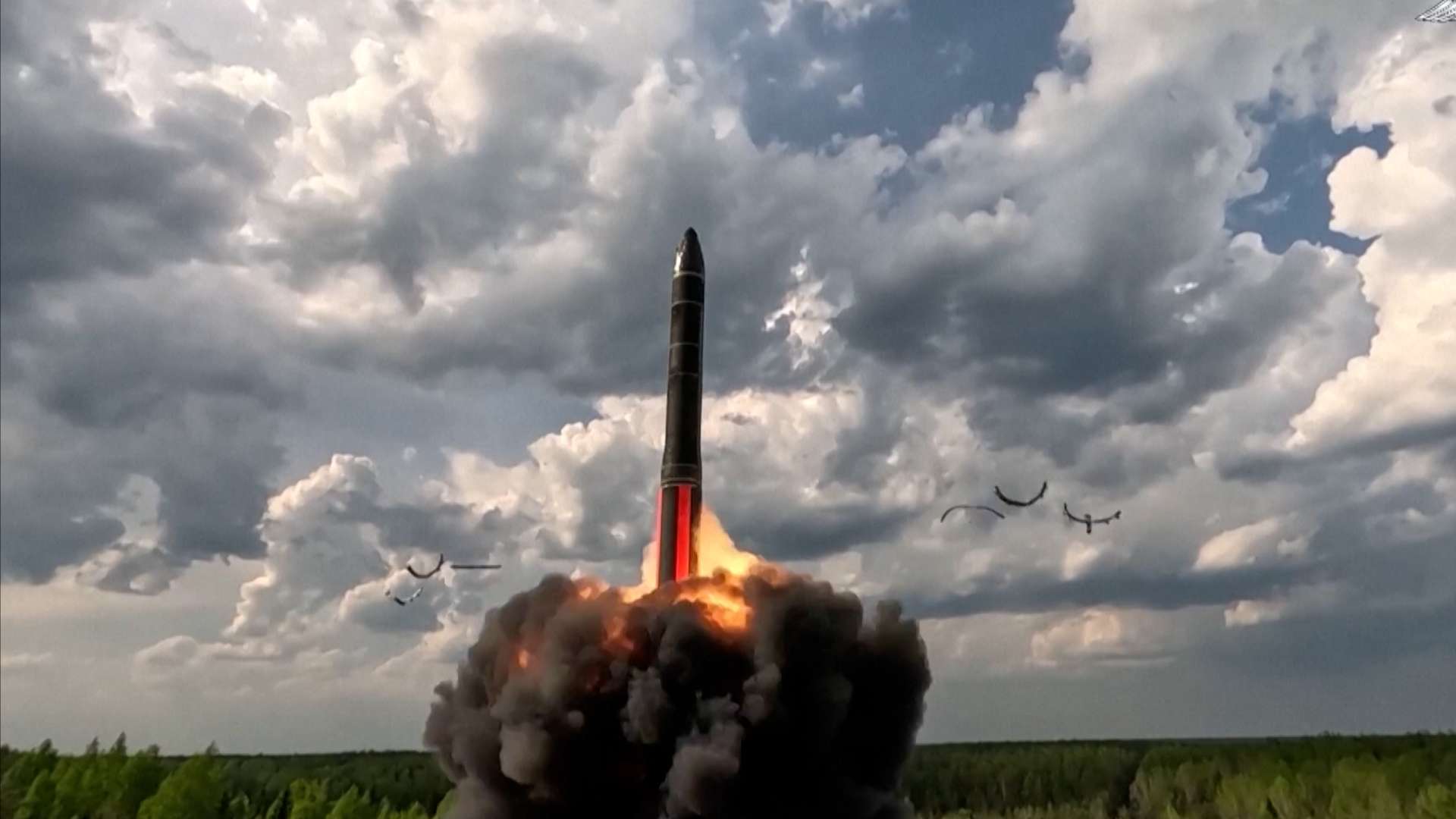Click to play video: 'Russia launches major nuclear drills with Belarus amid NATO tensions'