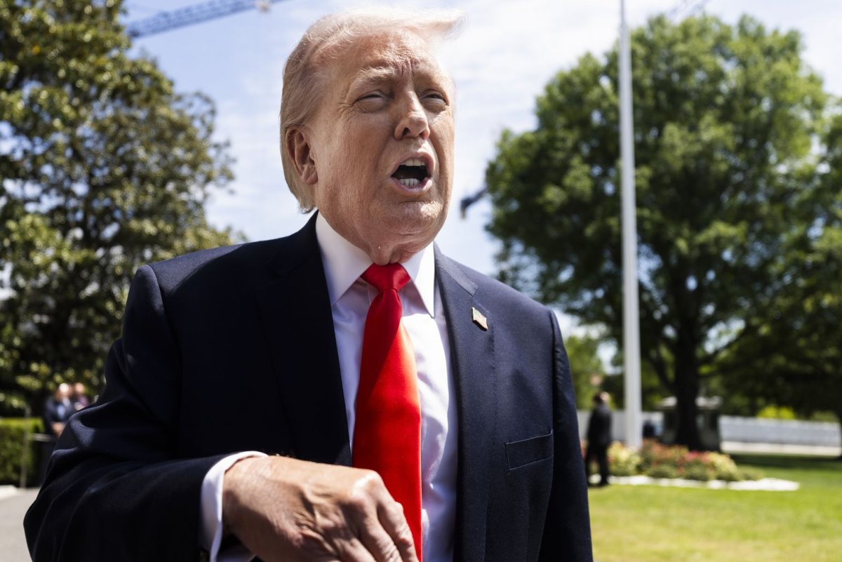 Reports: U.S., Iran working on plan to end war; Trump renews threats