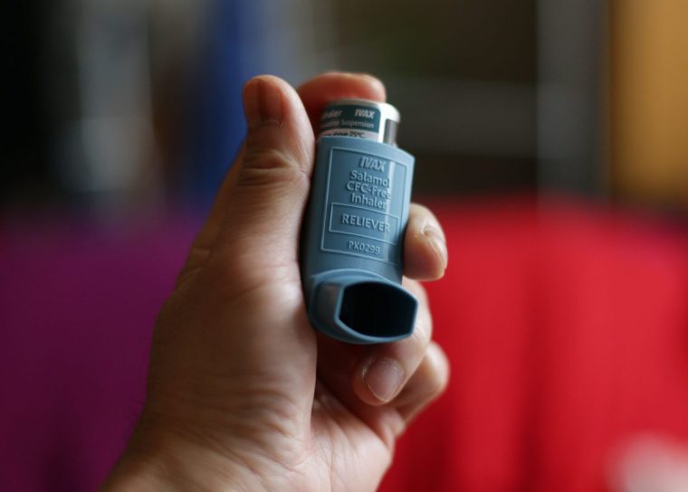 File photo dated 07/01/15 of a person holding an Ivax Reliever inhaler for the treatment of asthma, as rising pollen levels this weekend could leave people with asthma at risk of life-threatening asthma attacks, Asthma and Lung UK has warned. PA Photo. Issue date: Friday May 13, 2022. The charity is telling people to ensure they keep on taking their preventer inhalers if they use them and to keep their reliever inhaler with them at all times. See PA story HEALTH Asthma. Photo credit should read: Yui Mok/PA Wire