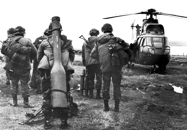 Argentina's military personnel of the 601 Company get ready to board a helicopter in the Strait of San Carlos, during the Falkland War between Argentina and Britain, May 1982