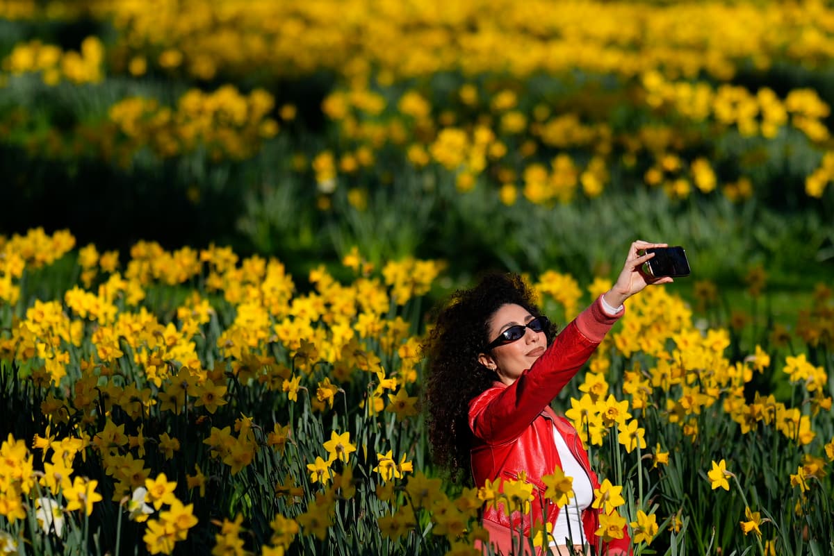 London basks in 25C mini-heatwave with capital hotter than Majorca and Algarve - London Evening Standard