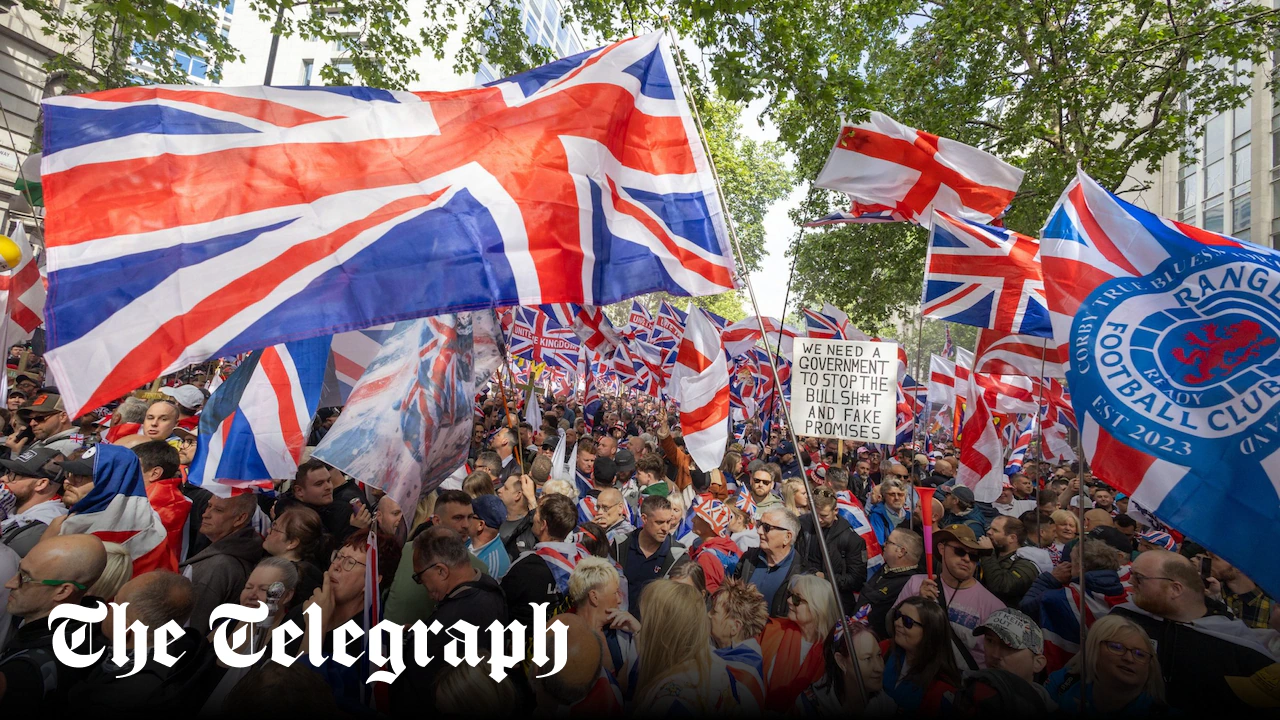 Tommy Robinson protesters call for Keir Starmer’s resignation