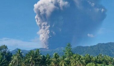 Three dead, several injured after Indonesian volcano erupts
