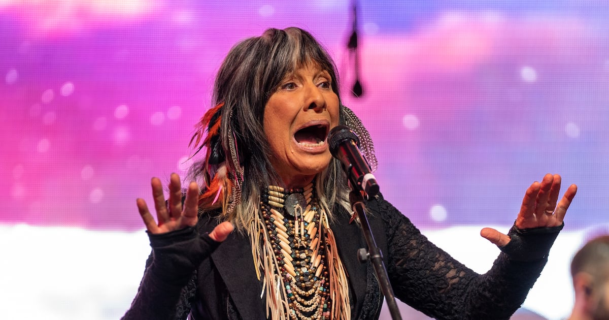 University of Toronto strips Buffy Sainte-Marie’s honorary degree - CTV News