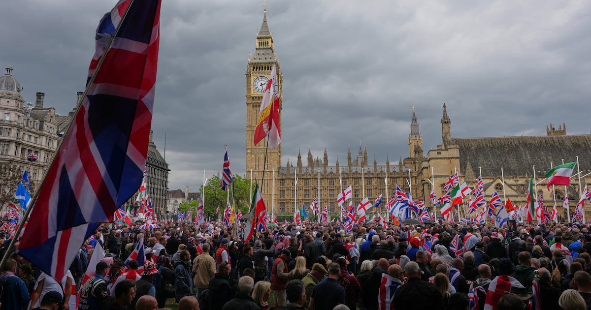 Tens of thousands turn out for U.K. far-right rally, counter demo - CTV News