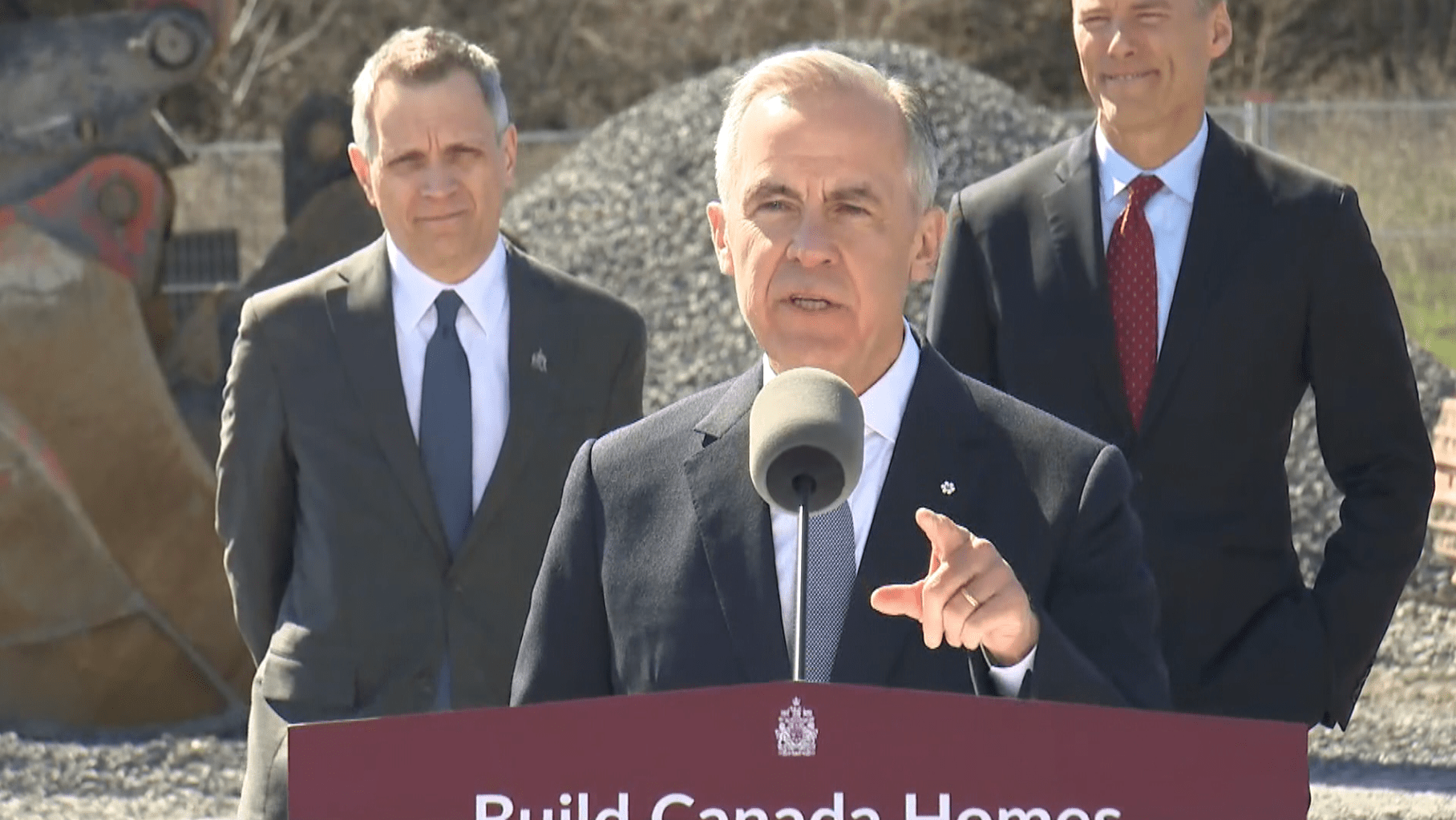Click to play video: 'Eby, Carney chat U.S. trade war, CUSMA agreement and pipeline'