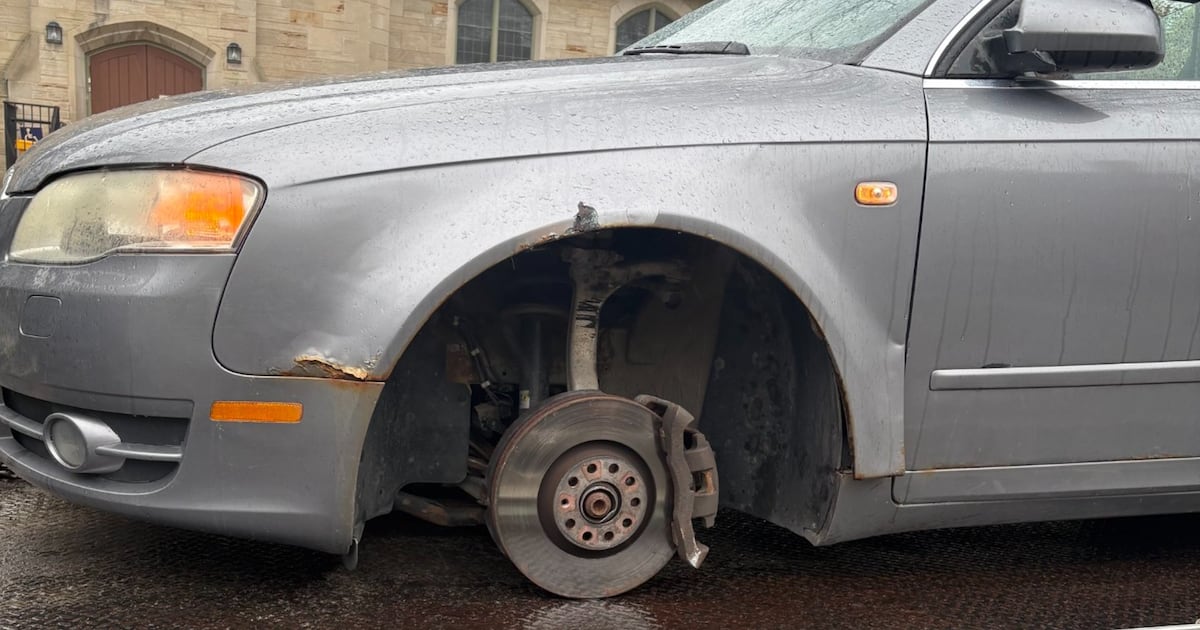 Loose tire strikes 2 vehicles on Hwy. 417 Wednesday morning - CTV News