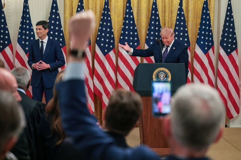 Warsh takes the Fed's helm with a policy dilemma already unfolding