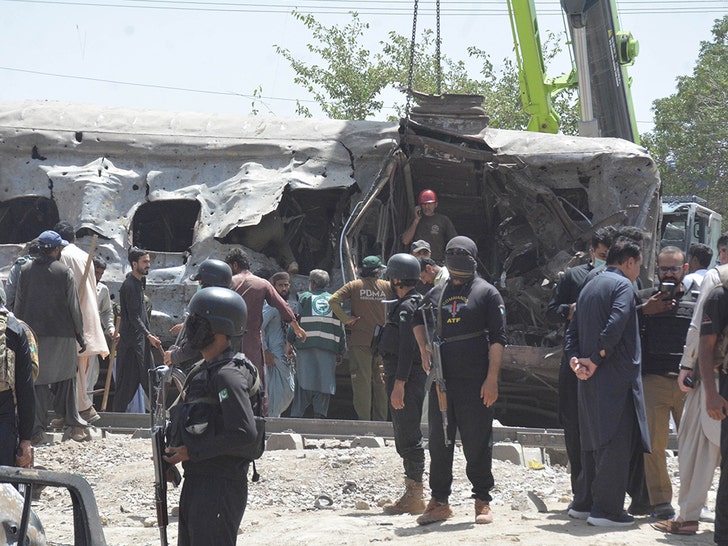 sub-pakistan-explosion-getty-1