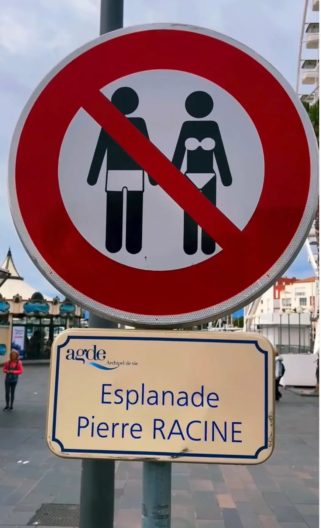 Guests are encouraged to avoid wearing clothes (Instagram)