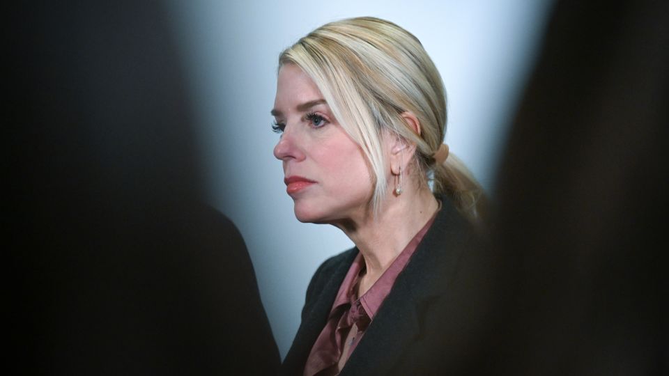 Former Attorney General Pam Bondi diagnosed with thyroid cancer and recovering from treatment