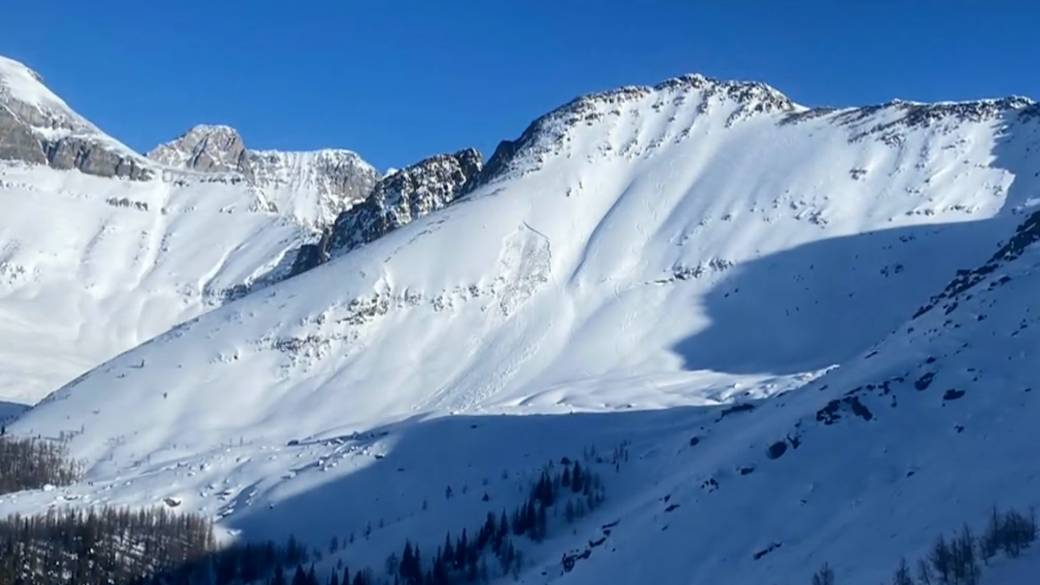 Click to play video: 'Skier safe after triggering avalanche near Lake Louise in Banff National Park'