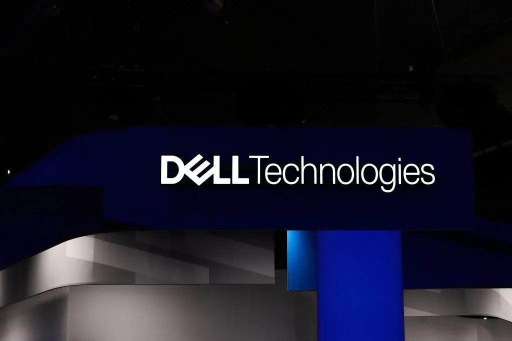 DELL’s ‘Monster Quarter’ Sends Stock Soaring: Analysts Cheer, But Retail Debates If Rally Has Gone Too Far