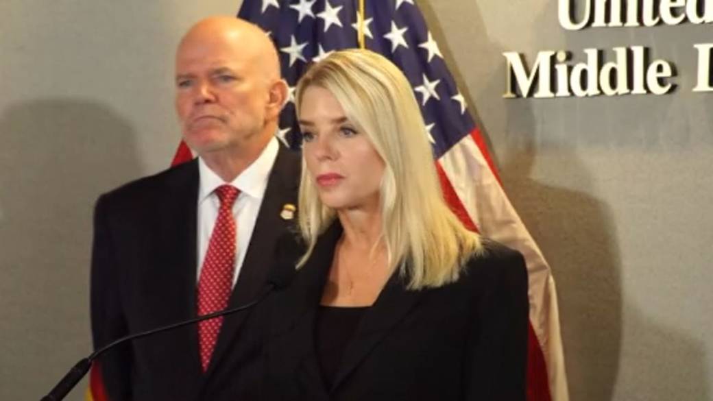 Click to play video: 'U.S. AG Bondi warns human smuggling getting “much worse” at Canadian border'
