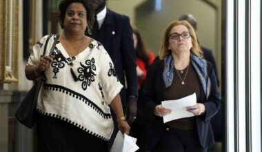 As Ebola spreads, Canada to require 21-day isolation for those from region - National
