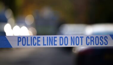 London bus driver fighting for life after assault on Battersea Bridge - London Evening Standard