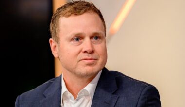 Spencer Pratt compares his fledgling political career to Obama's national rise: "He had no experience running the whole entire country"