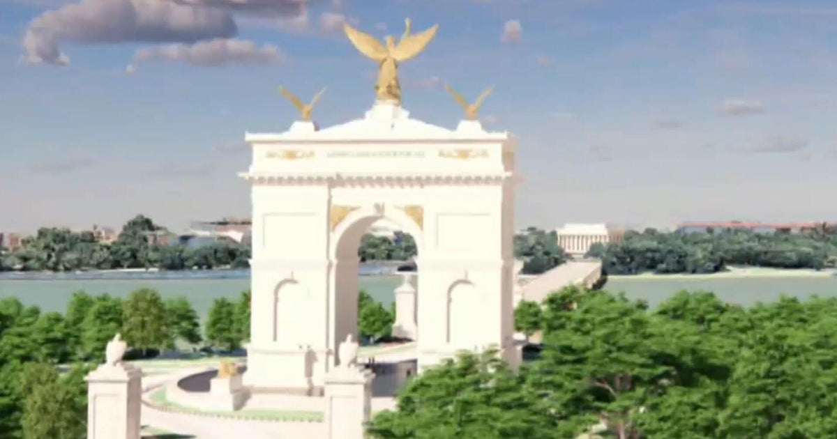 Design plan for 250-foot "Arc de Trump" is approved, but 4 lions on the base are now gone