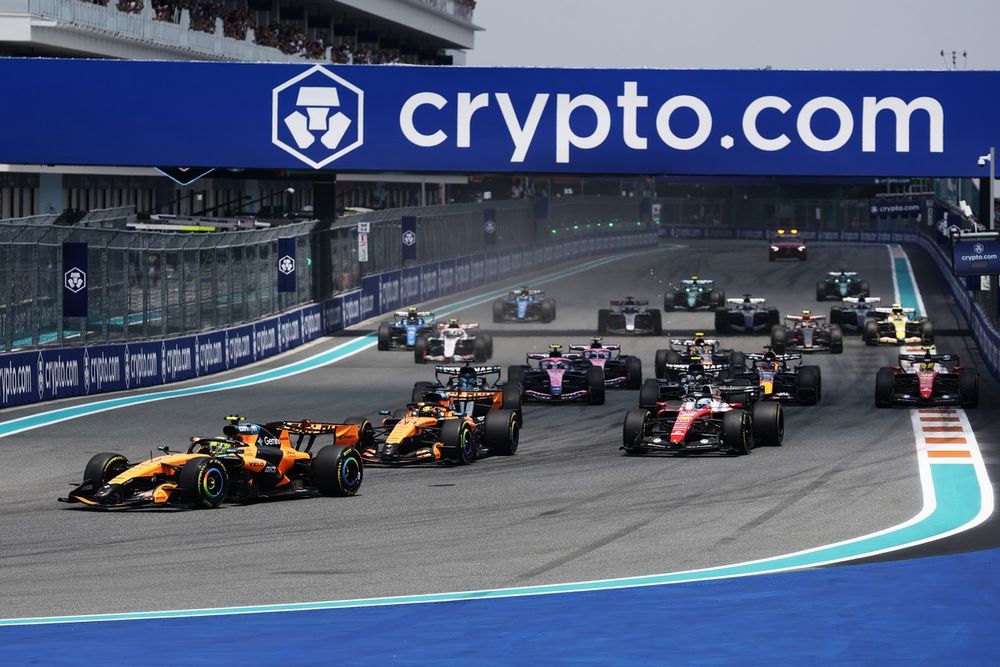 Charles Leclerc, Ferrari, Lando Norris, McLaren, Oscar Piastri, McLaren
