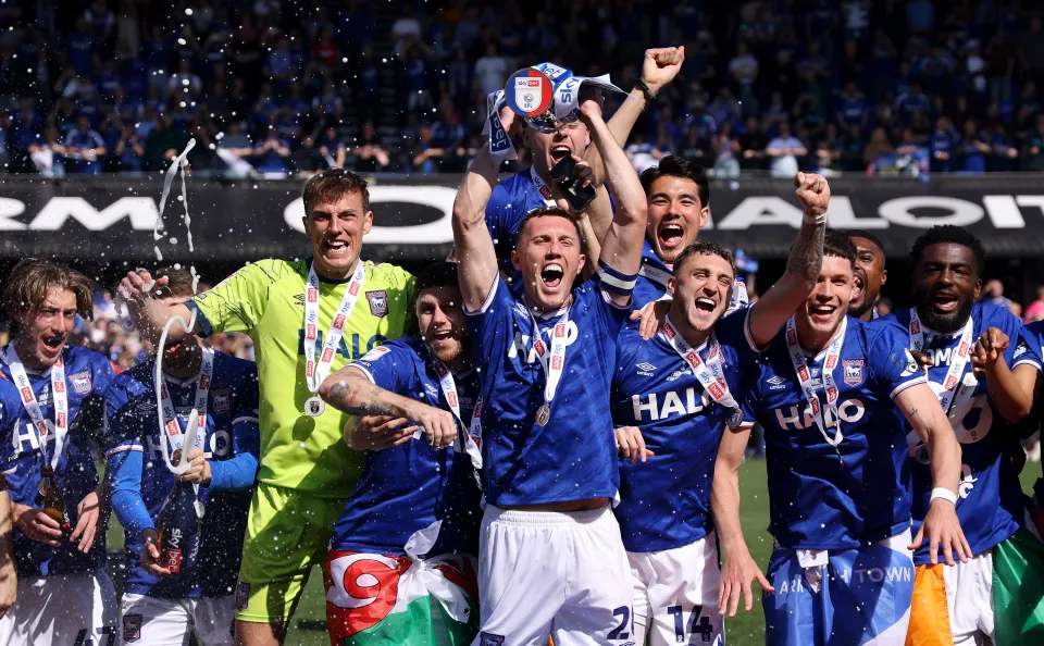 Ipswich Town lift Championship runners-up trophy