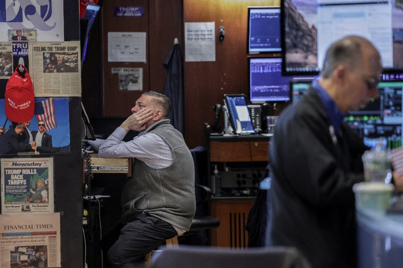 Wall St slips as inflation fears push yields higher