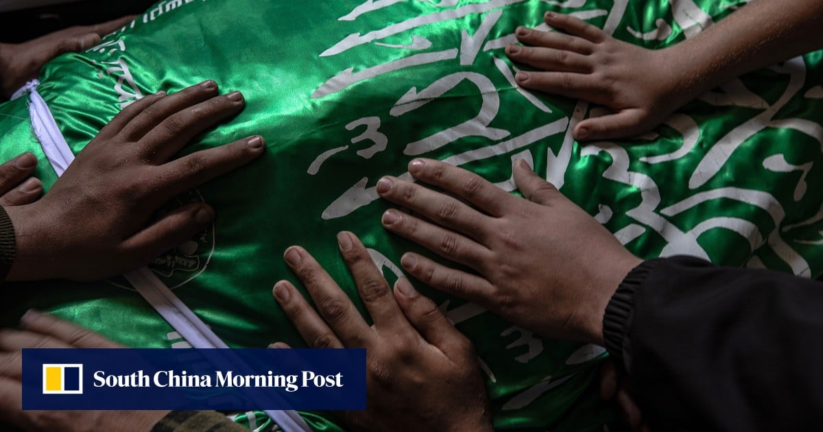 Gaza: Israel kills Hamas leader as deaths mount despite ceasefire