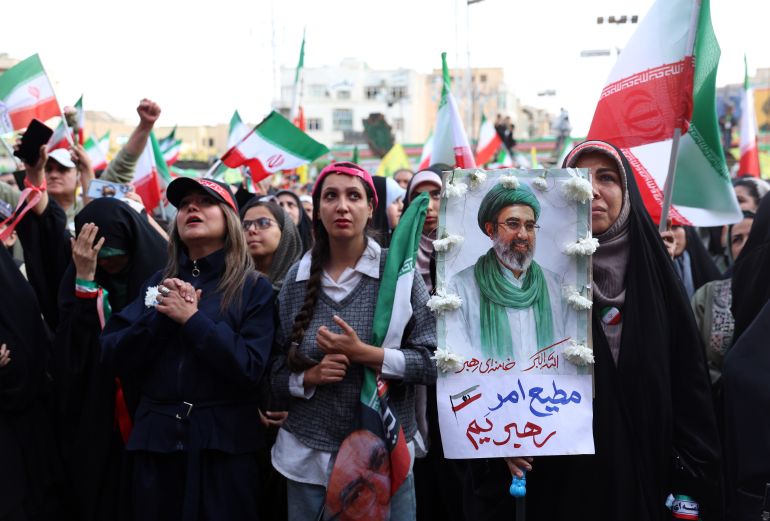 epa12921895 Iranians take part in a rally to show their support and solidarity with new Iranian Supreme Leader Ayatollah Mojtaba Khamenei in Tehran, Iran, 29 April 2026. The demonstration follows an announcement by US President Trump on 21 April, that the ceasefire between the United States and Iran has been extended indefinitely at the request of Pakistan, as a naval blockade remains in place and diplomatic negotiations continue. EPA/ABEDIN TAHERKENAREH