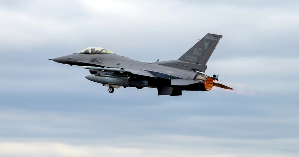 F-16 fighters intercept plane that entered restricted airspace over D.C.