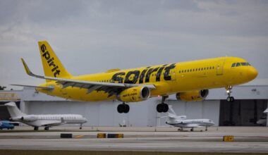 Spirit Airlines prepares to shut down after Trump administration bailout falls through
