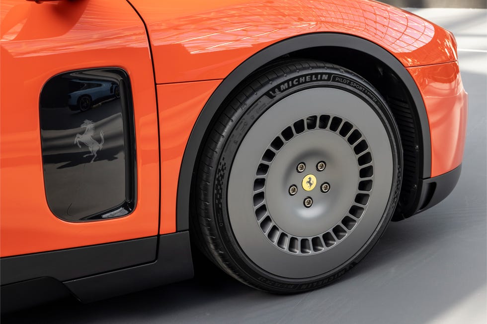 2028 ferrari luce
