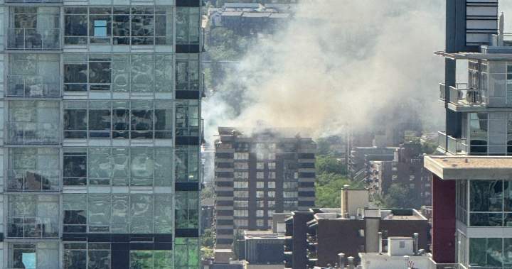 Dozens of people flee fire in downtown Calgary high-rise - Calgary