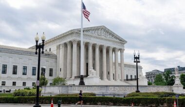 Supreme Court rejects Florida's attempt to sue California and Washington over immigrant truck drivers