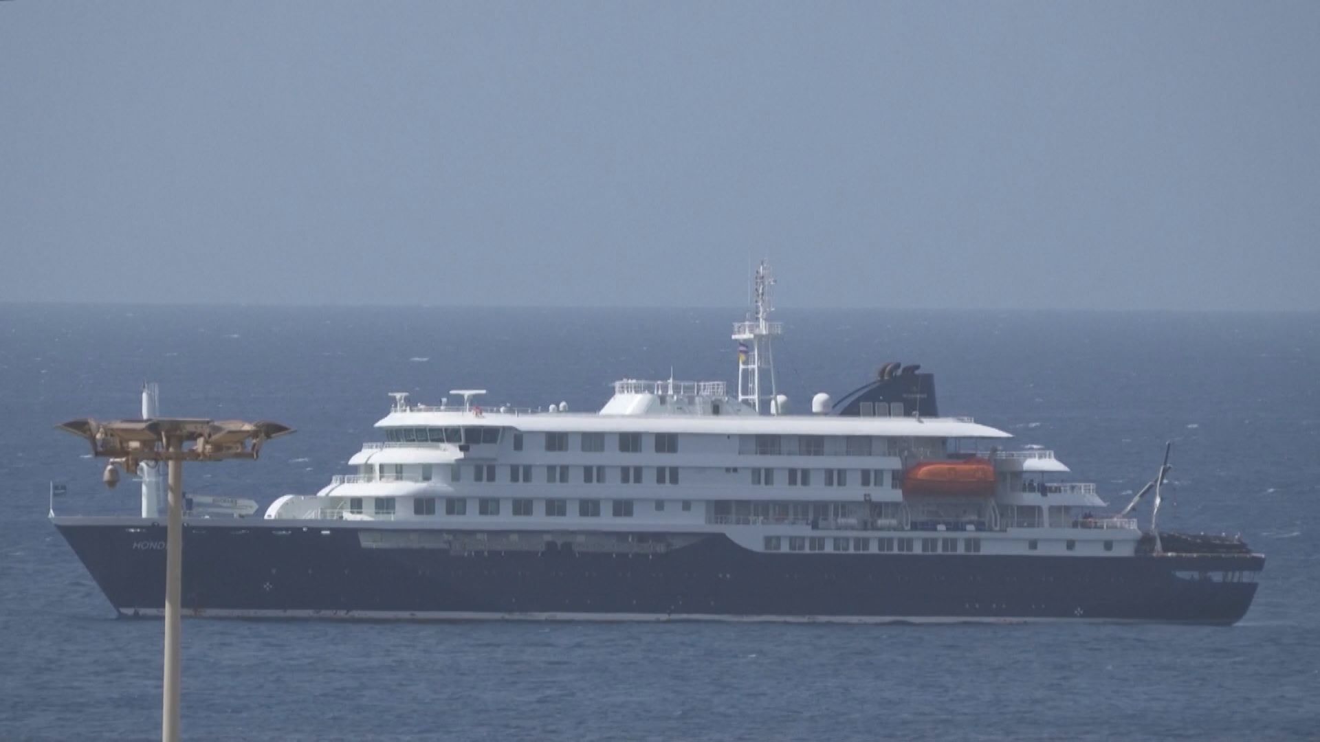 Click to play video: 'Health officials make plans to evacuate sick passengers and move cruise ship during suspected Hantavirus outbreak'