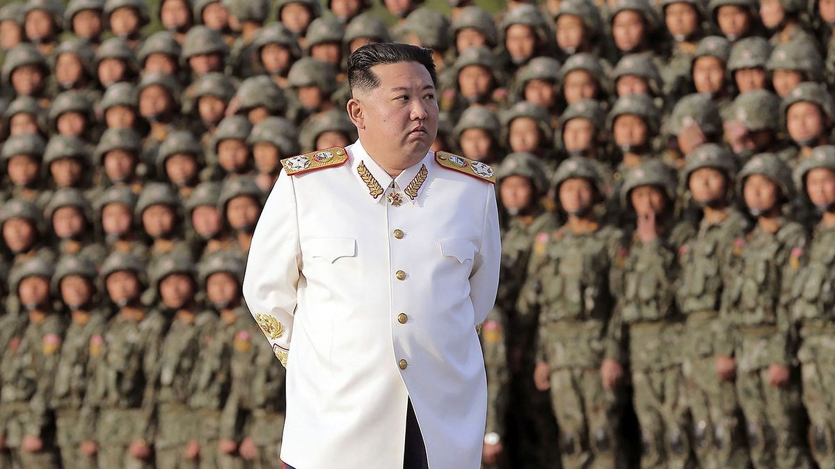 North Korean leader Kim Jong Un posing with officers and soldiers