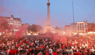 Middlesbrough fans take over Trafalgar Square ahead of Championship play-offs final at Wembley - London Evening Standard