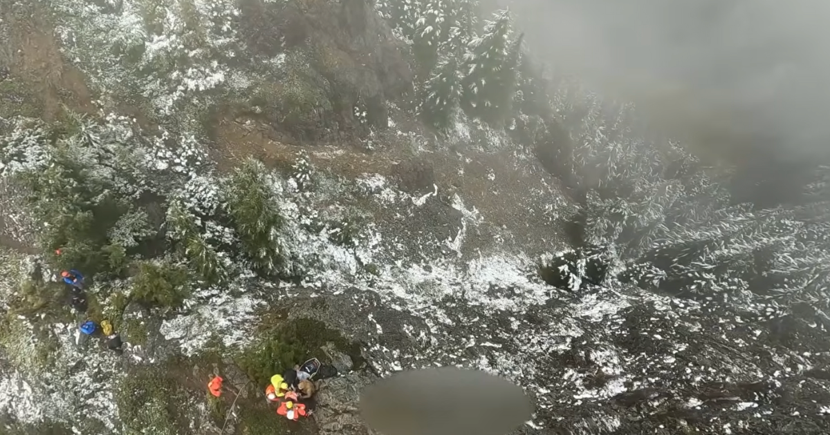 Video shows rescuers treating injured hiker who fell 50 feet on Washington mountain