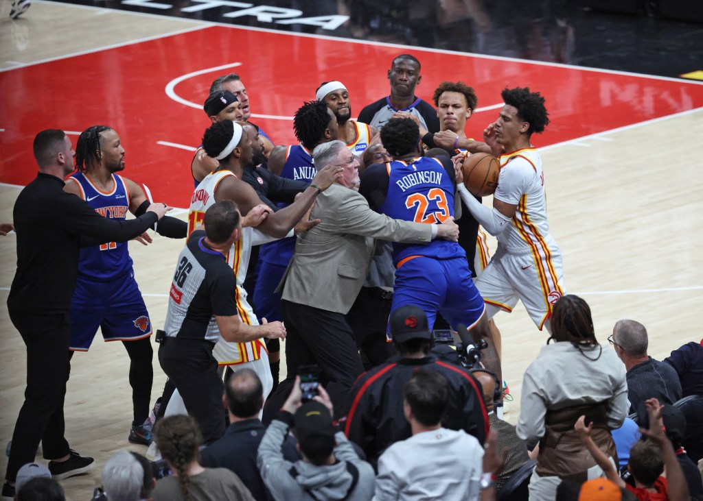 New York Knicks center Mitchell Robinson fighting with Atlanta Hawks guard Dyson Daniels during an NBA playoff game.