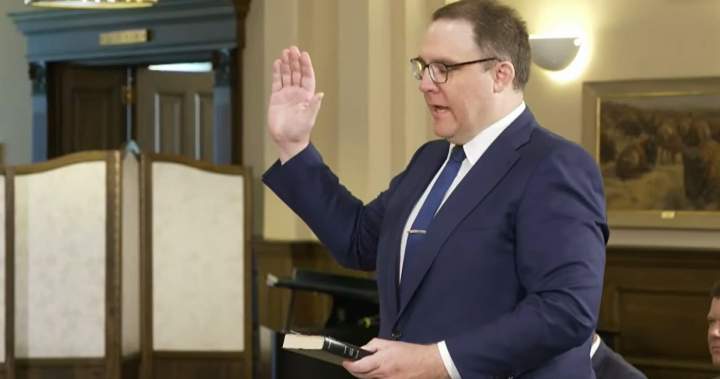 Alberta Premier Danielle Smith shuffles cabinet following 2 resignations