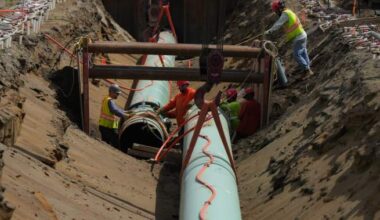 Feds want pipeline projects reviewed by energy regulator instead of impact agency