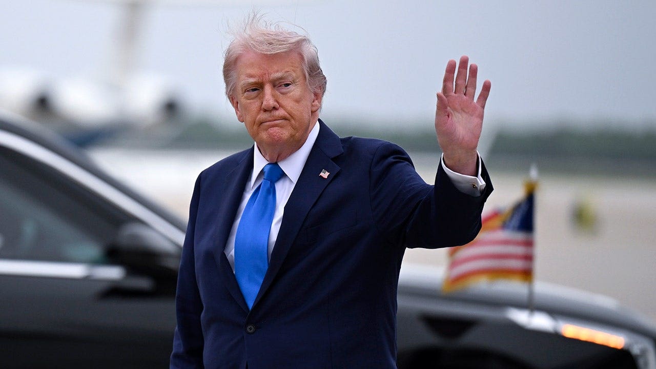 Trump calls rare Camp David Cabinet meeting amid critical Iran talks