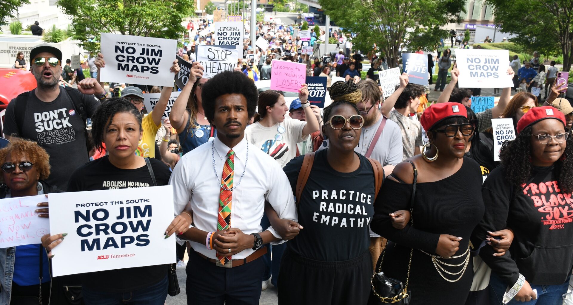 Hundreds march as Tennessee takes up Trump's redistricting call
