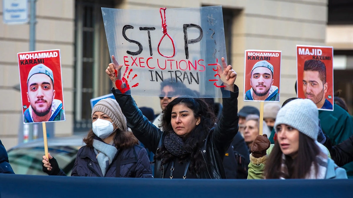 Iranian activists protesting in front of the German Federal Foreign Office in Berlin