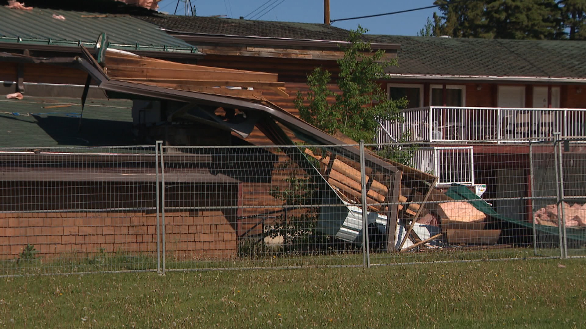 Click to play video: 'Alberta windstorm leaves path of destruction '