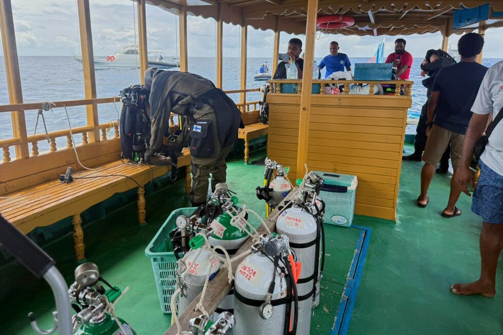 Divers recover bodies of Italians from Maldives underwater cave