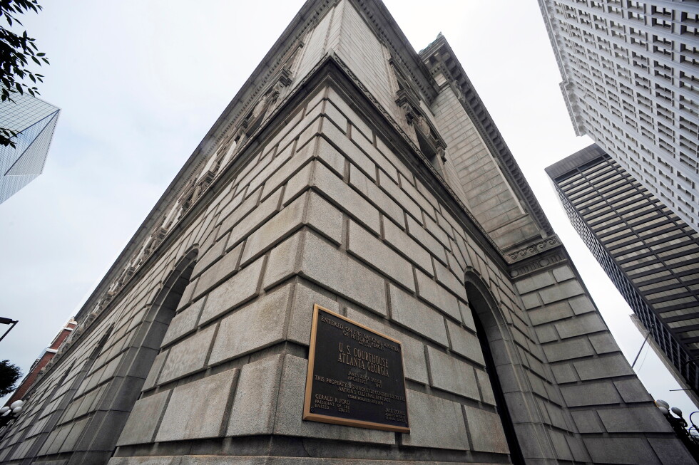 Federal judge had sex in chambers with police officer, report says