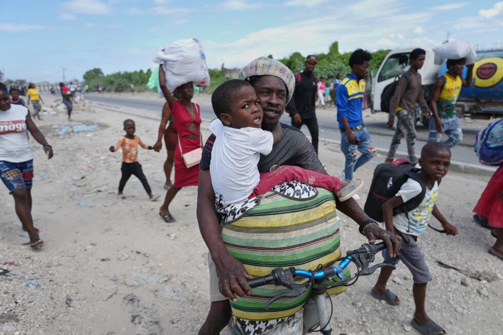 Hundreds of people flee new gang violence in Haiti