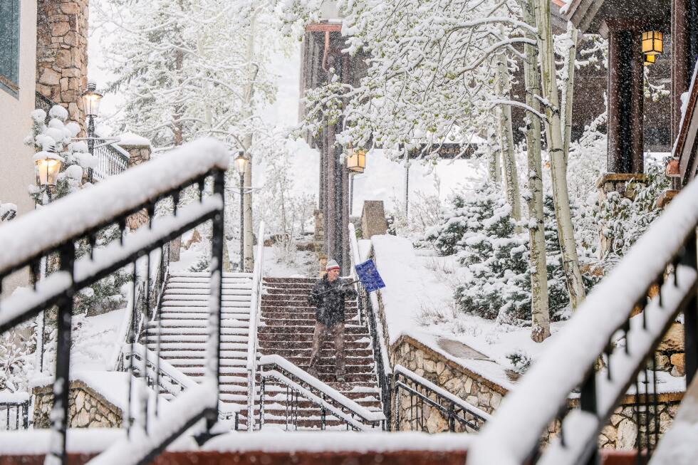 Colorado snowstorm closes schools, disrupts flights and commuters